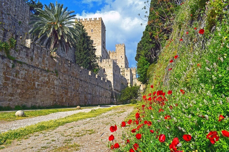 DISCOVER LINDOS AND THE OLD TOWN